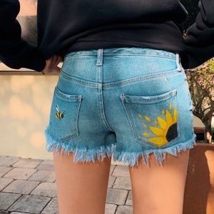 Sunflower and bee pocket shorts🌻
